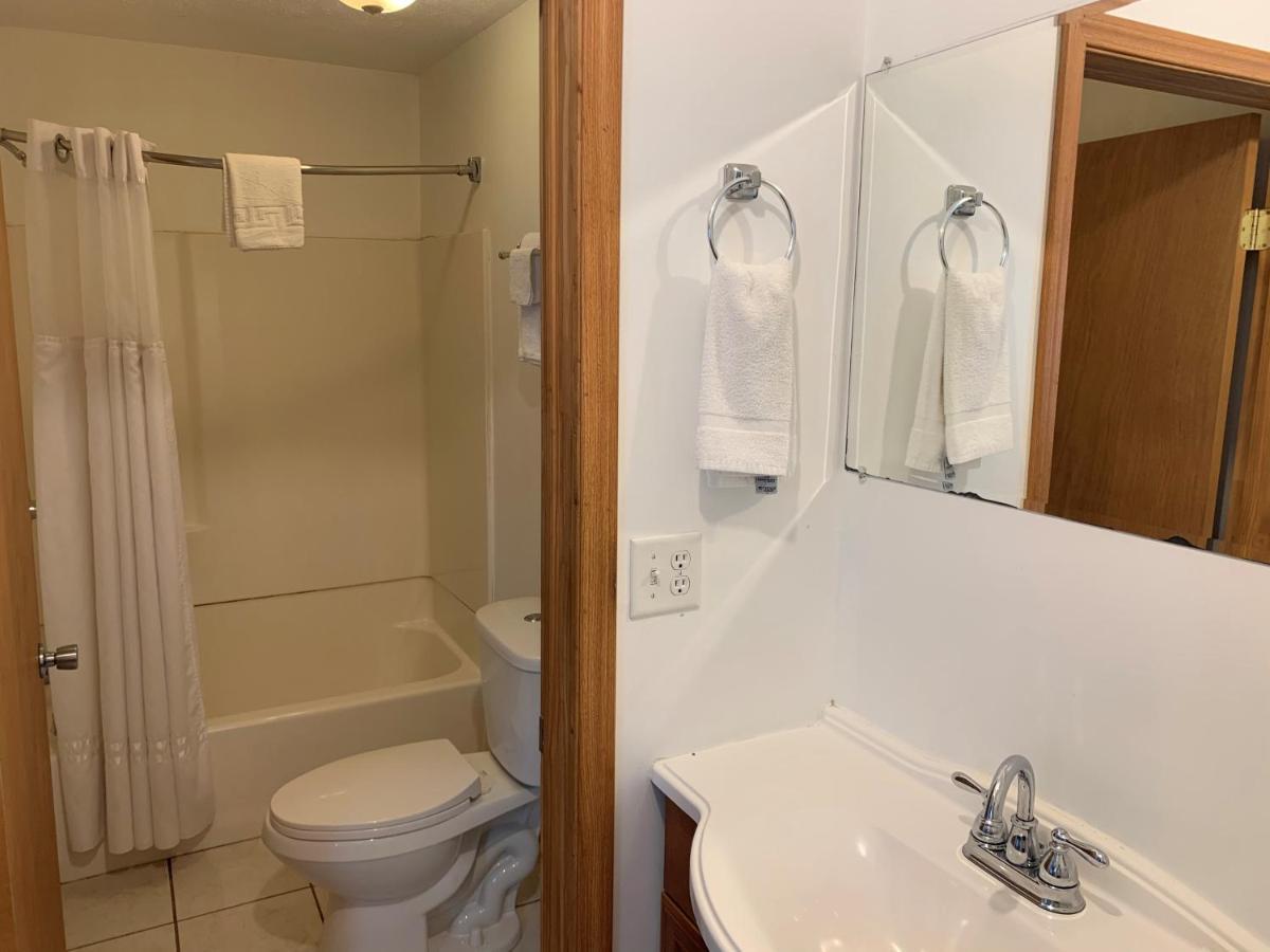 Haven Inn Glen Dale Bagian luar foto